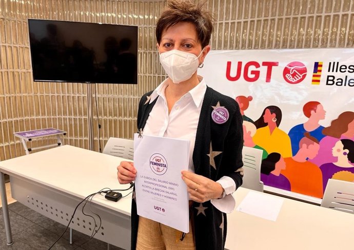 La vicesecretaria general de UGT, Xisca Garí, antes de la presentación.
