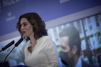 Ayuso quiere pensar que a Casado "le están engañando" y que le han dado "algo intoxicado"