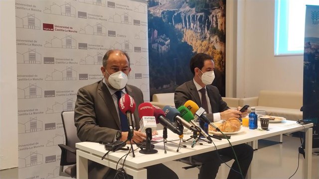 El rector de la UCLM, Julián Garde.