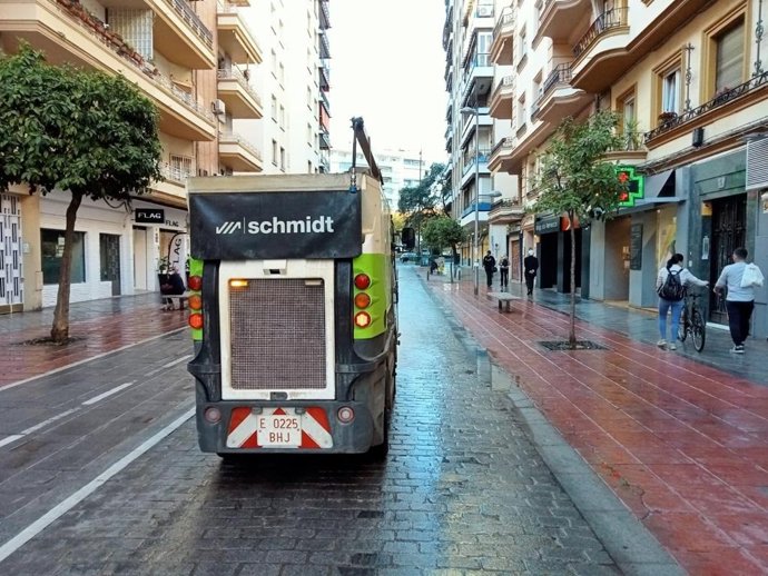 Maquinaria para el lavado intensivo de pavimentos adicional al baldeo