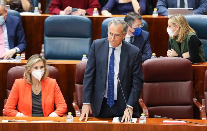 El consejero de Educación, Universidades y Ciencia y portavoz del Gobierno de la Comunidad de Madrid, Enrique Ossorio, interviene en una comparecencia previa al primer pleno de 2022 en la Asamblea de Madrid.