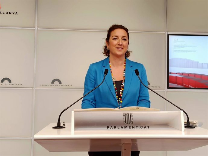 La portavoz del PSC en el Parlament, Alícia Romero, en rueda de prensa en el Parlament.