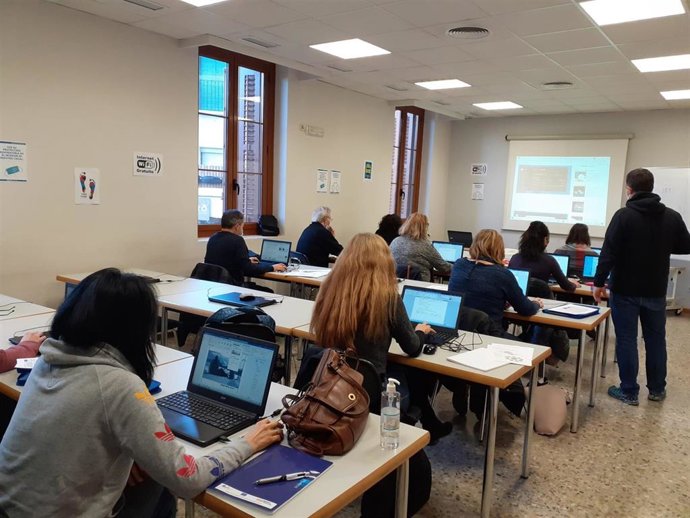 Archivo - Imagen de archivo de los cursos del plan de formación REACT realizados por CEOS-CEPYME Huesca