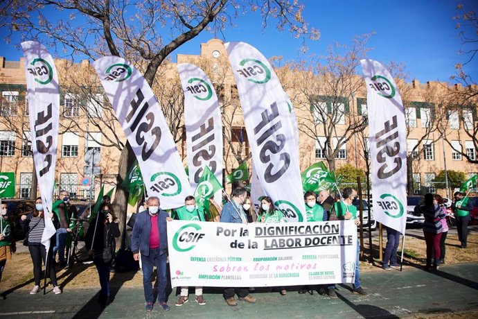 Imagen de archivo de una protesta del CSIF por la "dignificación" del profesorado andaluz.