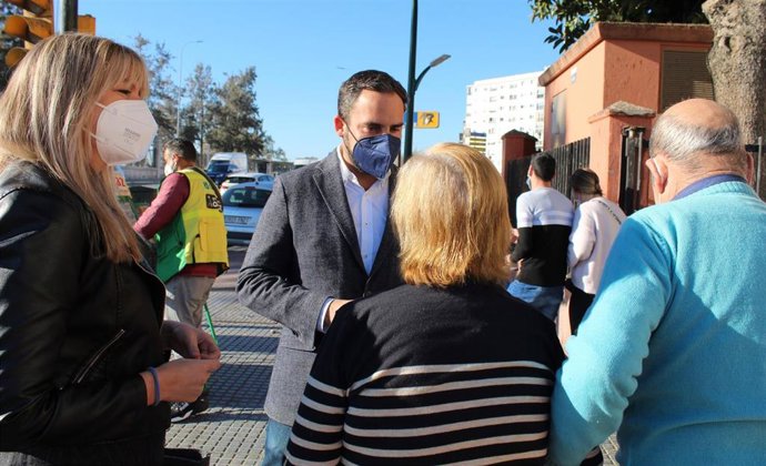 El secretario general del PSOE de Málaga, Daniel Pérez, y la senadora socialista senadora Estefanía Martín Palop