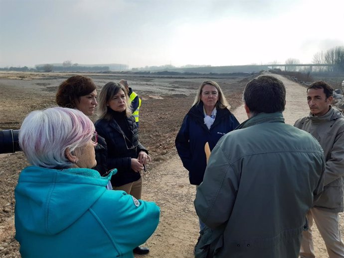 Visita de la consejera de Agricultura, Eva Hita, la delegada del Gobierno, María Marrodán, y la presidenta de la CHE, María Dolores Pascual, a obras de la CHE por crecida del Ebro en Alfaro