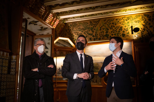 (I-D) El presidente de (ACAVE), Martí Sarrate; y el conseller de Empresa y Trabajo de la Generalitat, Roger Torrent, presentan la campaña  'L'Estalviatge', en la Casa Vicens Gaudí, a 18 de febrero de 2022, en Barcelona, Catalunya (España). 