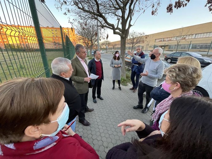 José Luis Sanz se reúne con entidades vecinales del Cerro.
