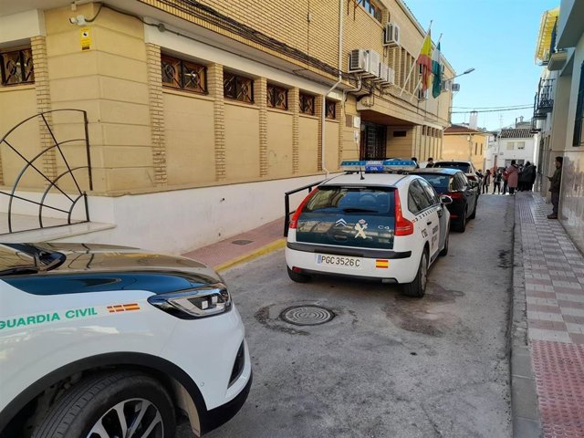 Juzgados tras la llegada del detenido y con las primeras personas concentradas a sus puertas