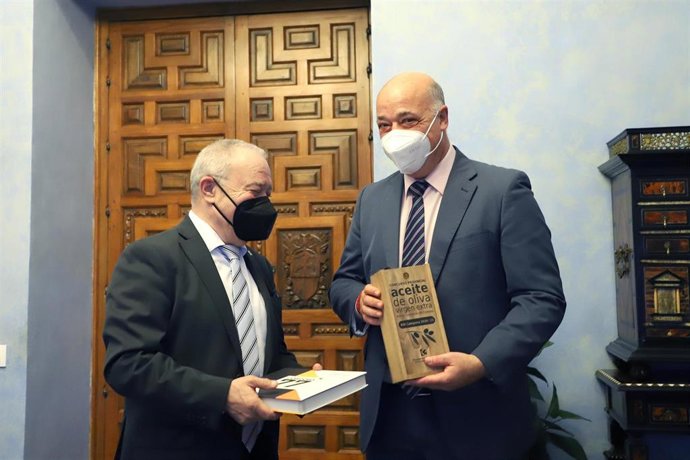 Los presidentes de la diputaciones de Córdoba y Huesca, Antonio Ruiz (dcha.) y Miguel Gracia.