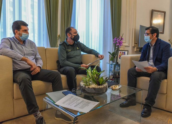 El presidente de la Diputación de Ciudad Real, José Manuel Caballero, y el teniente coronel jefe la Comandancia de la Guardia Civil de Ciudad Real, José Antonio Valle,