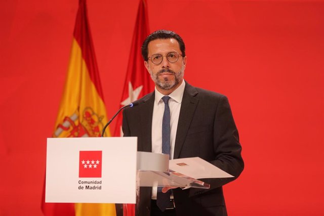 El consejero de Economía, Hacienda y Empleo, Javier Fernández-Lasquetty, comparece ante los medios