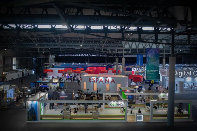 Archivo - Stands de la XIV edición del Mobile World Congress (MWC 2021) en el recinto Gran Via de Fira de Barcelona, en L'Hospitalet de Llobregat, Barcelona, Catalunya (España). 