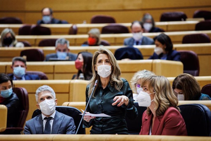 La ministra de Transportes, Movilidad y Agenda Urbana, Raquel Sánchez, interviene en un pleno en el Senado