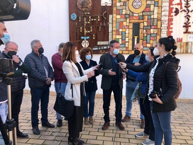 El secretario general del PSOE-A, Juan Espadas, en Nerva.