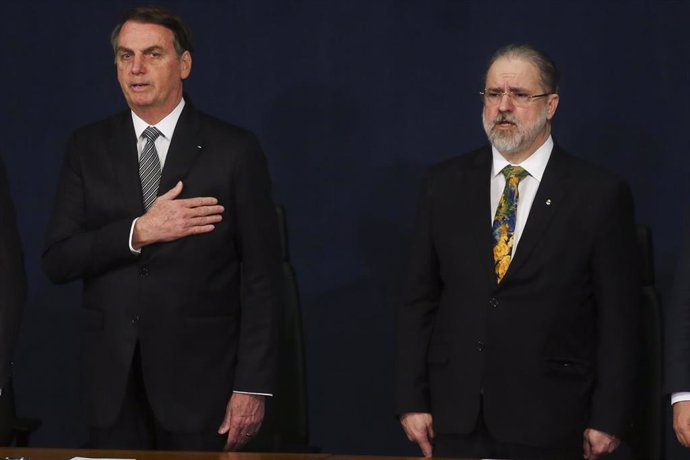 Archivo - El presidente de Brasil, Jair Bolsonaro y el fiscal general, Augusto Aras. 