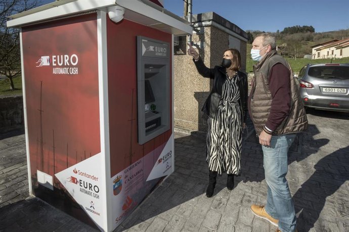La consejera de Presidencia, Interior, Justicia y Acción Exterior, Paula Fernández, visita trabajos ejecutados a través del Plan de Obras y Servicios de Administración Local.