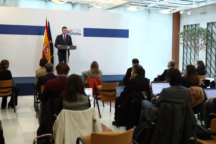 El presidente del Gobierno, Pedro Sánchez, en rueda de prensa en Bruselas al término de la cumbre UE-UA