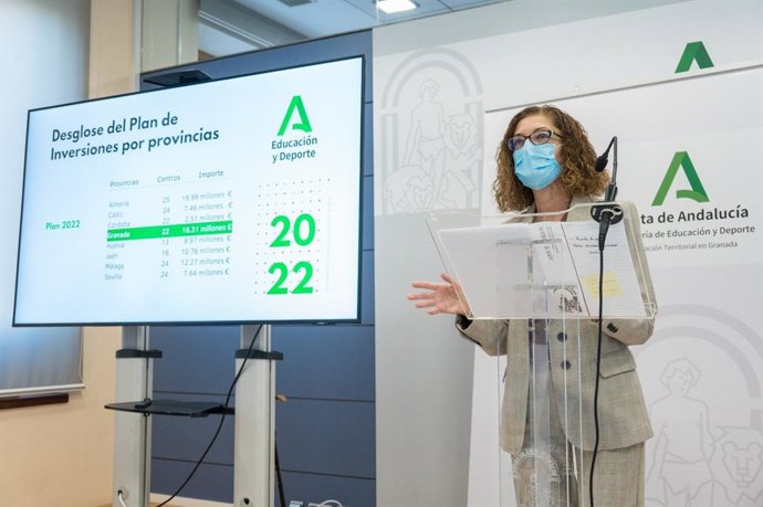 Archivo - La delegada de Educación y Deporte de la Junta en Granada, Ana Berrocal, en imagen de archivo