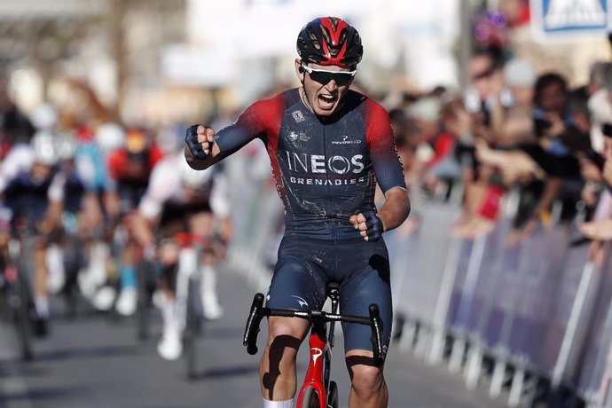El ciclista estadounidense Magnus Sheffield (INEOS Grenadiers) gana la tercera etapa de la Vuelta a Andalucía Ruta del Sol