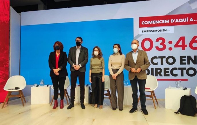 La ministra de de Transportes, Movilidad y Agenda Urbana, Raquel Sánchez; el eurodiputado socialista Javi López; la concejala de Movilidad del Ayuntamiento de Barcelona, Laia Bonet; la diputada en el Parlament, Sílvia Paneque, y el senador Antono Poveda