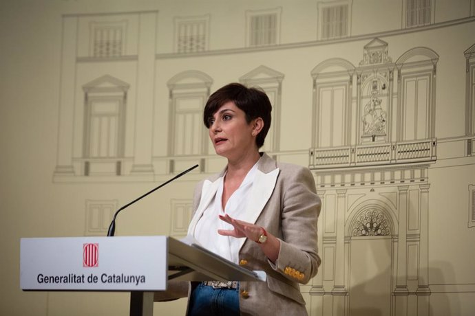 La ministra Portaveu i de Política Territorial, Isabel Rodríguez, en una roda de premsa posterior a una reunió en el Palau de la Generalitat, a 18 de febrer de 2022, a Barcelona, Catalunya (Espanya). Est és la segona trobada d'aquest organisme des de