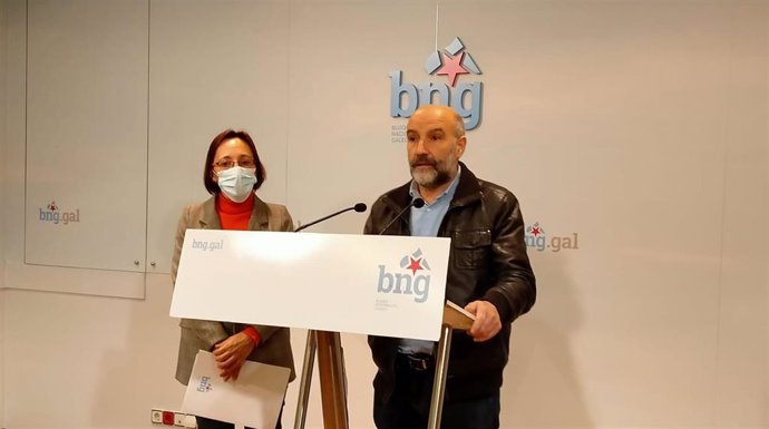 El deputado del BNG en el Congreso, Néstor Rego, junto a la diputada nacionalista en el parlamento gallego Rosana Pérez