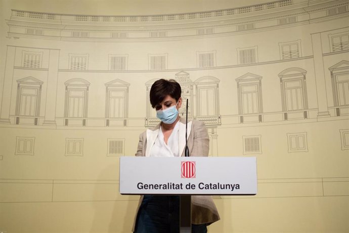 La ministra Portavoz y de Política Territorial, Isabel Rodríguez, en una rueda de prensa posterior a una reunión en el Palau de la Generalitat, a 18 de febrero de 2022, en Barcelona, Catalunya (España). Este es el segundo encuentro de este organismo des