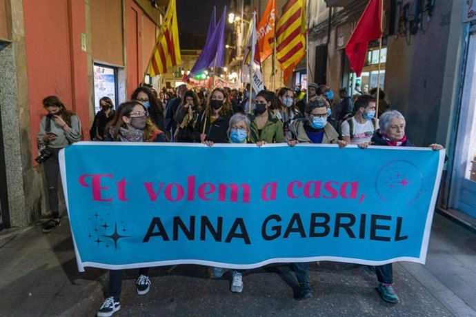 Los manifestantes han pedido la vuelta de Anna Gabriel en el barrio de Grcia de Barcelona