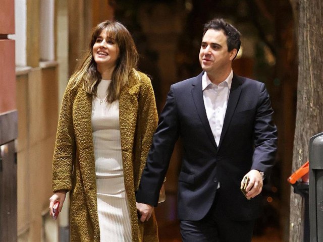 ISABEL JIMÉNEZ Y SU MARIDO EN LA CELEBRACIÓN DE LOS 40 AÑOS DE LA PRESENTADORA