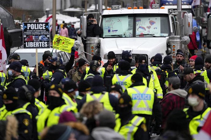 Protestantes cortando carreteras en Ottawa.