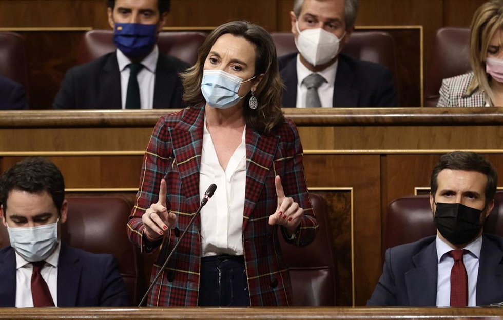 La portavoz del Grupo Popular en el Congreso, Cuca Gamarra, interviene en una sesión plenaria en el Congreso