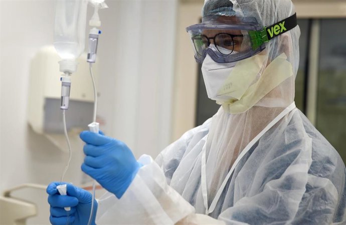 Un trabajador sanitario en un hospital de Krasnodar, Rusia