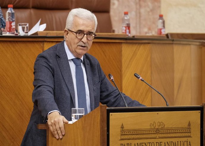 El parlamentario andaluz del PSOE-A y portavoz del Grupo Socialista en la Comisión de Asuntos Europeos, Manuel Jiménez Barrios, en una foto de archivo.