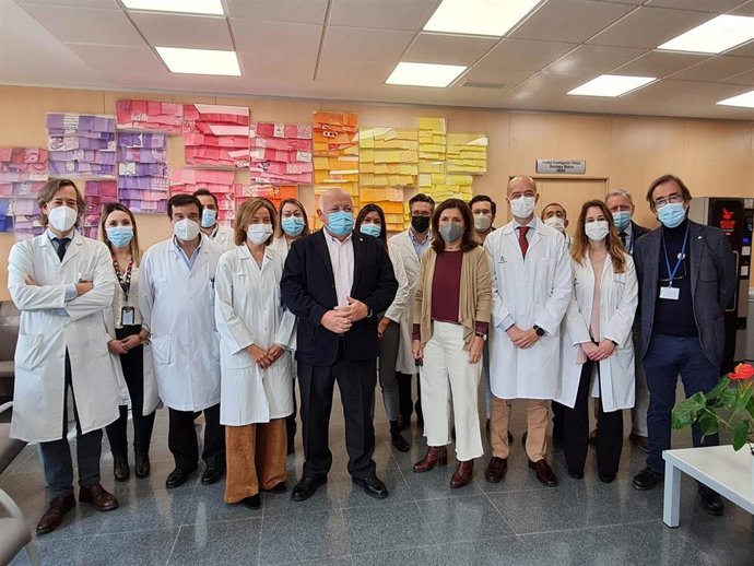 El consejero de Salud y Familias, Jesús Aguirre, ha visitado este sábado las instalaciones que el Hospital Reina Sofía e Imibic han creado.