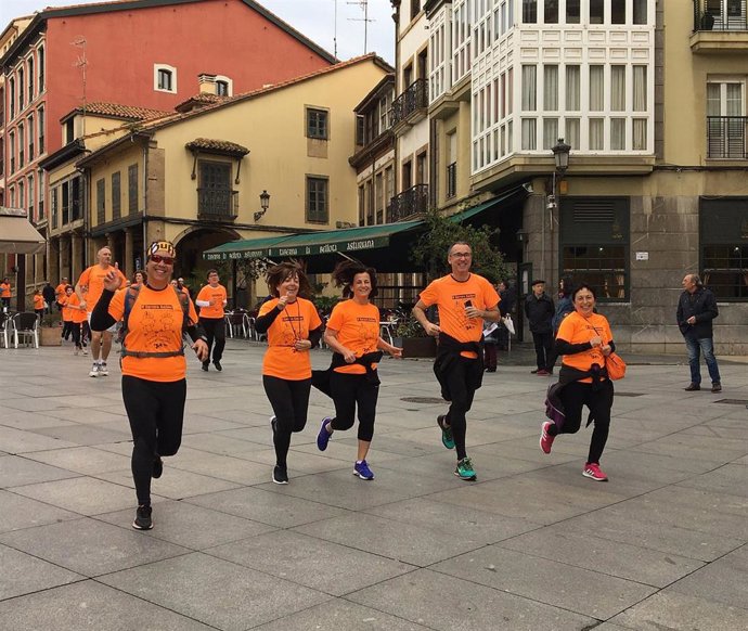 Archivo - El consejero de Salud, pablo Muñiz, participa en la II carrera Galbán