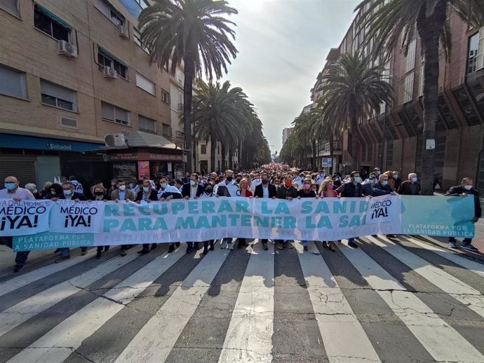 Dirigentes socialistas en la provincia de Málaga en la manifestación en defensa de la sanidad pública