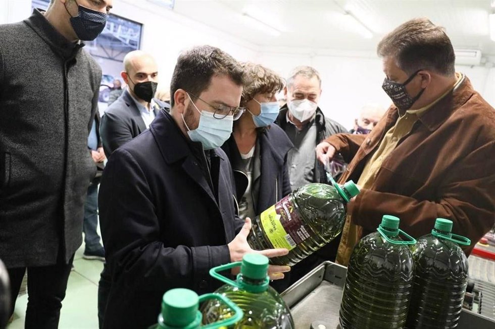 El presidente de la Generalitat, Pere Aragons, y la consellera de Acción Climática, Alimentación y Agenda Rural, Teresa Jord