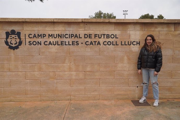La futbolista Cata Coll, en el nuevo campo de fútbol Son Caulelles-Cata Coll Lluch.