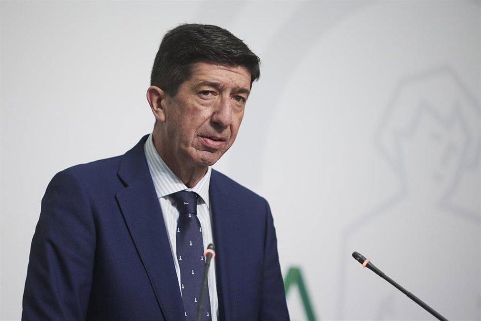 El vicepresidente de la Junta y consejero de Turismo, Juan Marín, durante la rueda de prensa tras el Consejo de Gobierno Andaluz en el Palacio de San Telmo, a 15 de febrero de 2022 en Sevilla (Andalucía, España)