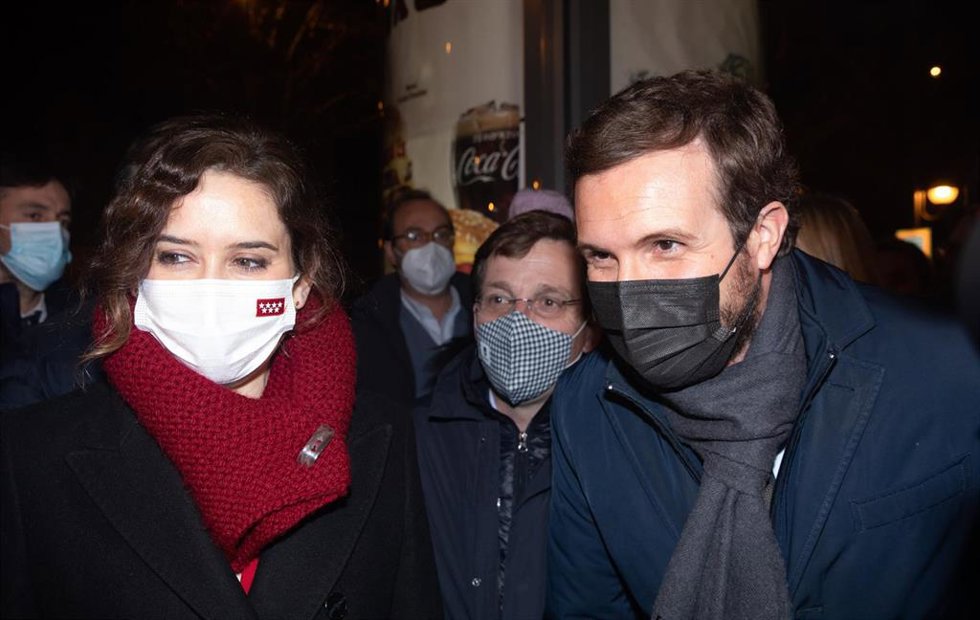 La presidenta de la Comunidad de Madrid, Isabel Díaz Ayuso, y el líder del PP, Pablo Casado.