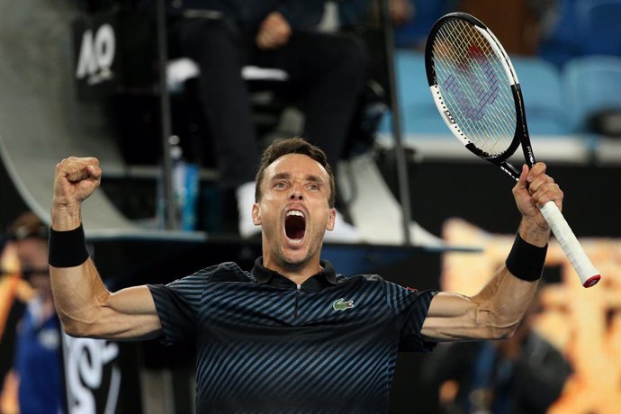Archivo - 20 January 2019, Australia, Melbourne: Spanish tennis player Roberto Bautista Agut celebrates victory after defeating Croatia's Marin Cilic in their men's singles round of 16 tennis match on day seven of the Australian Open tennis tournament. 