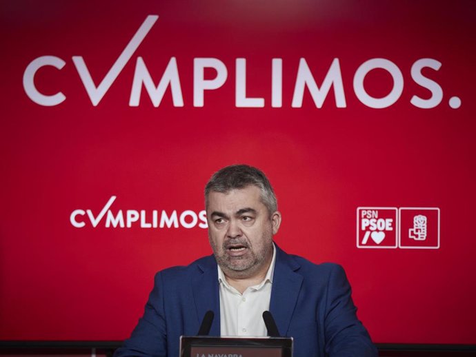 El secretario de Organización del PSOE, Santos Cerdán, ofrece una rueda de prensa en la sede del PSN, a 21 de enero de 2022, en Pamplona, Navarra (España).