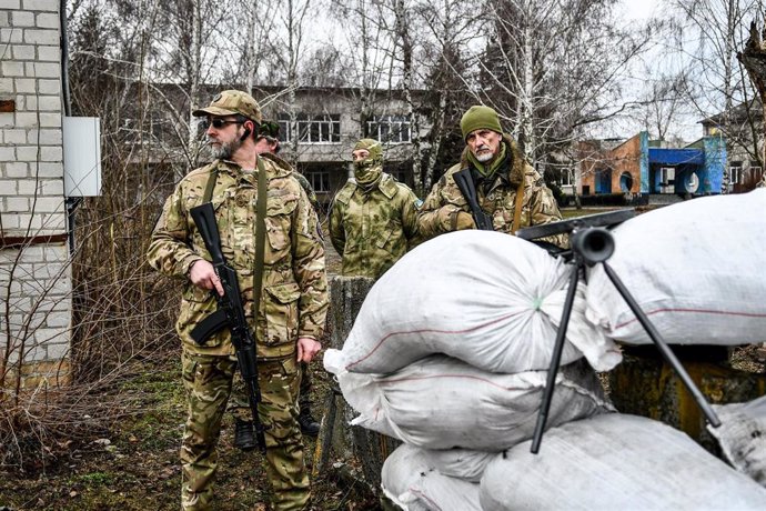 Militares ucranianos en un simulacro de combate 