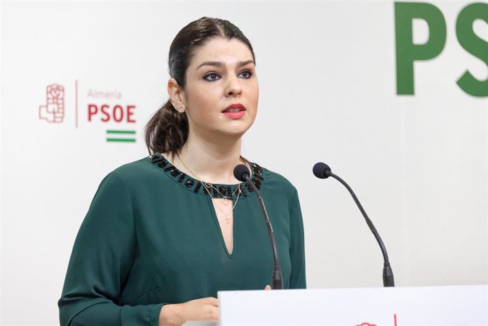 Archivo - La parlamentaria del PSOE de Almería y portavoz del Grupo Socialista en la Comisión de Educación y Deporte del Parlamento andaluz, Noemí Cruz, en una foto de archivo.