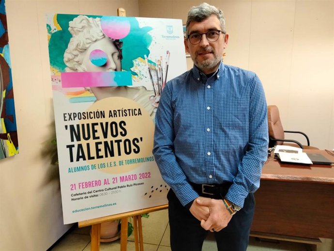 Los alumnos de los institutos de Torremolinos exponen sus obras artísticas en el centro cultural