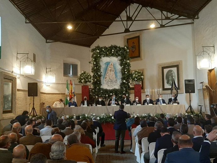 Asamblea comarcal de los 'Caminos de Sevilla' del Plan Romero, celebrada en Villanueva del Ariscal.