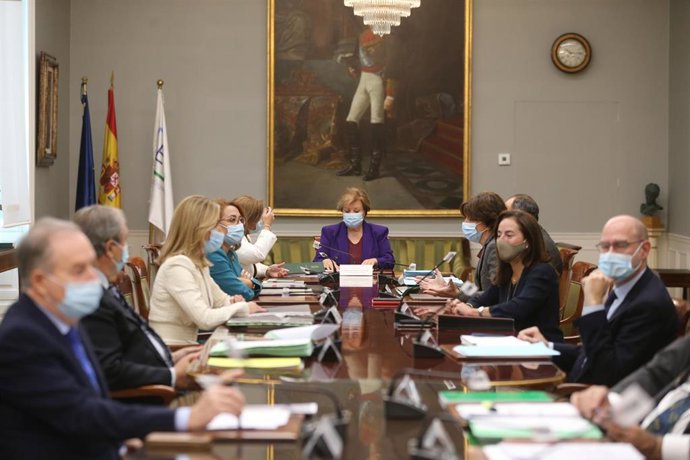 Archivo - La nueva presidenta del Tribunal de Cuentas, Enriqueta Chicano Jávega (c), preside un pleno ordinario, en el Tribunal de Cuentas