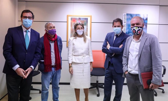 Archivo - (I-D) El presidente de CEOE, Antonio Garamendi; el líder de UGT, Pepe Álvarez; la ministra de Trabajo, Yolanda Díaz; el presidente de Cepyme, Gerardo Cuerva; y el líder de CCOO, Unai Sordo, en una imagen de archivo