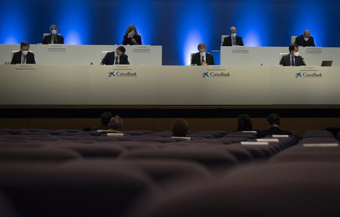 Archivo - Junta Extraordinaria de Caixabank celebrada este jueves en el Palacio de Congresos de Valencia, Comunidad Valenciana (España), a 3 de diciembre de 2020.